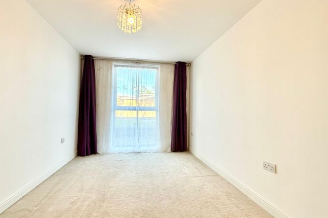 154, Kelvin Gate, Bracknell photo 4