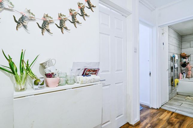 Flat 104, 30-40, Grafton Way, London photo 3