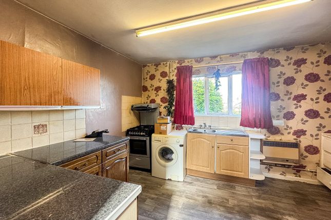 11, Coule Royd, Huddersfield photo 5