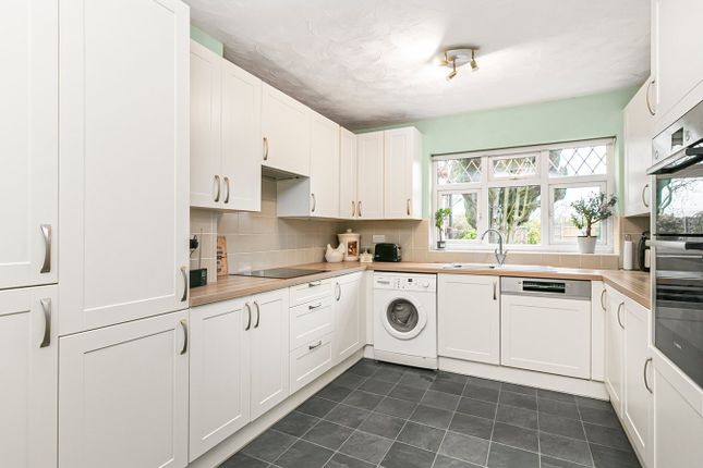 32, Chilvers Bank, Baldock photo 2