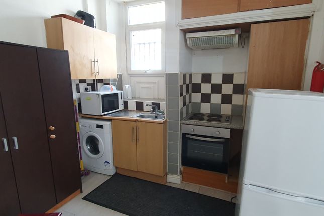 Flat 1, 74, Duckworth Lane, Bradford photo 4