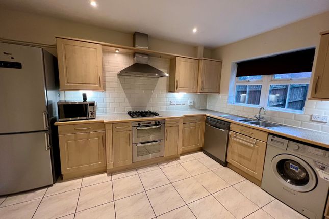 35, Woodlea Lane, Leeds photo 5