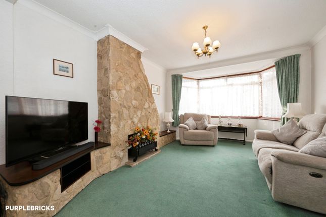 38, Cumberland Drive, Chessington photo 2