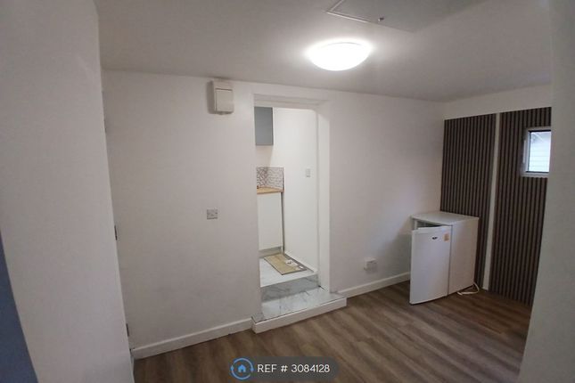 Studio flat on Herne Bay, £900/mo