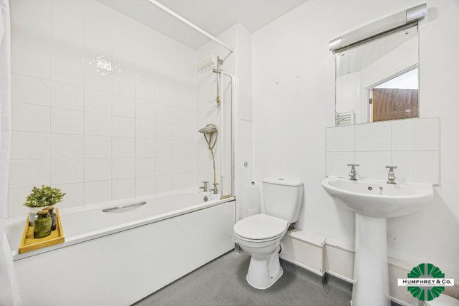 Pbox-Bathroom-342847.Jpg