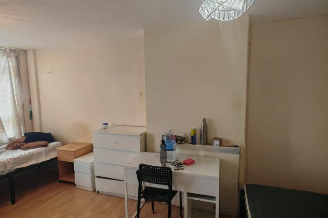 23, Manchester Road, London photo 2