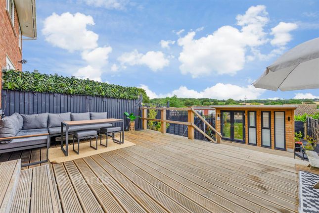 27, Castlefields, Meopham photo 3