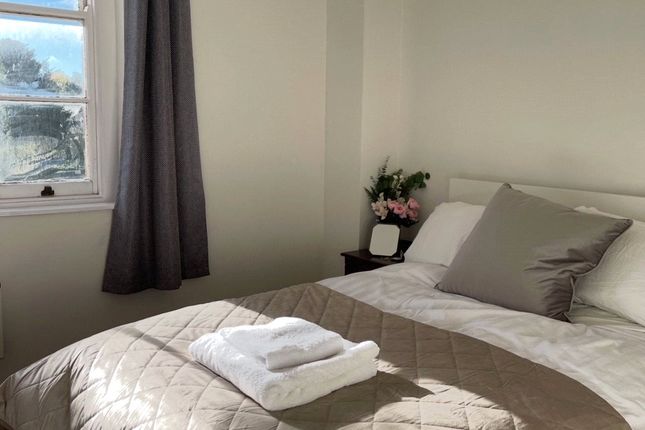 Flat 3, Ashcroft Hall, 9, Ashcroft Road, Gloucestershire photo 4