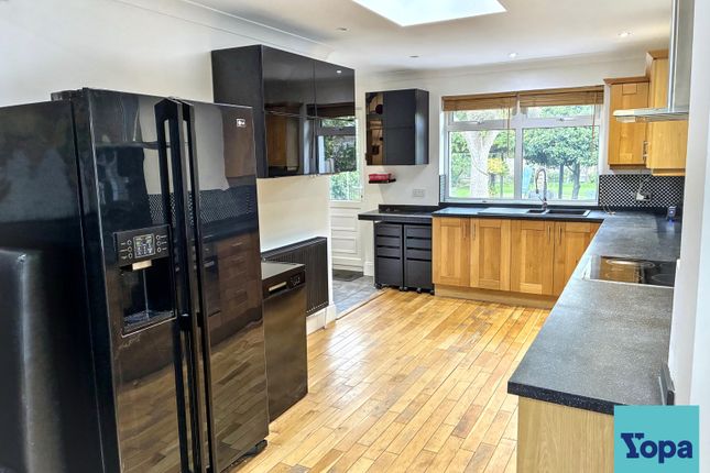 Cardigan Avenue, Westcliff-on-sea photo 3