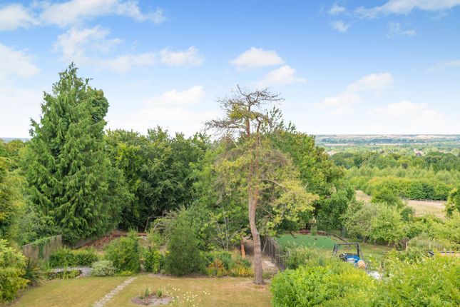 Chiltern Side, Upper Icknield Way, Aylesbury photo 3