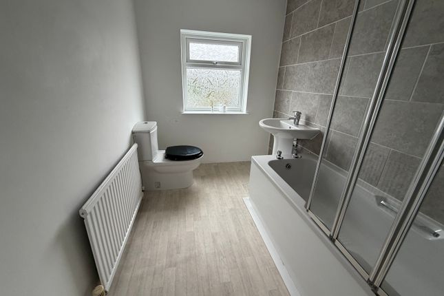 103, Silverdales, Rotherham photo 4