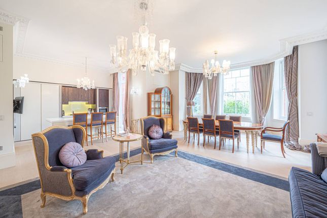 Flat for sale in Fitzjohns Avenue, Hampstead, London