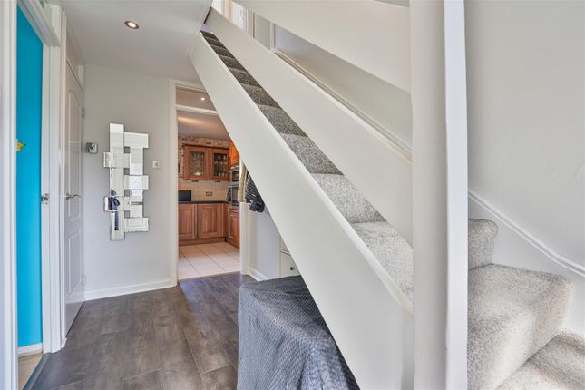 26, Calder Grove, Motherwell photo 4