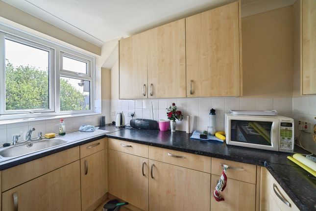 24, 120, Merton Court, Cranbrook, Ilford photo 4