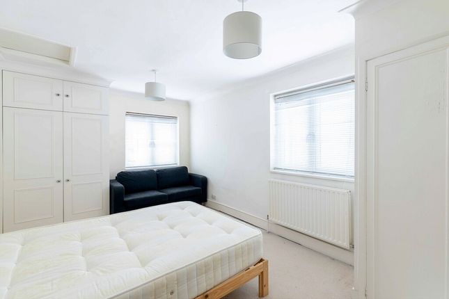 Thumbnail Room to rent in Kimbell Gardens, Parsons Green