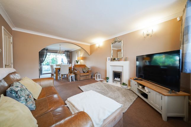 2 Oaktree Close, Leicester photo 3