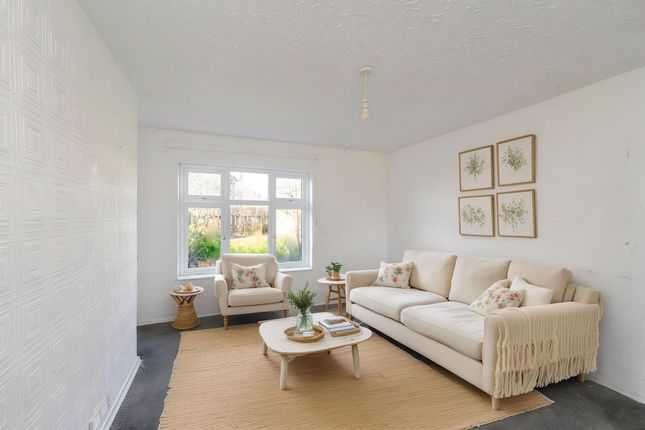 Lounge (Virtually Staged)