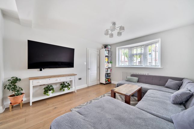 16, Linchmere Road, London photo 2