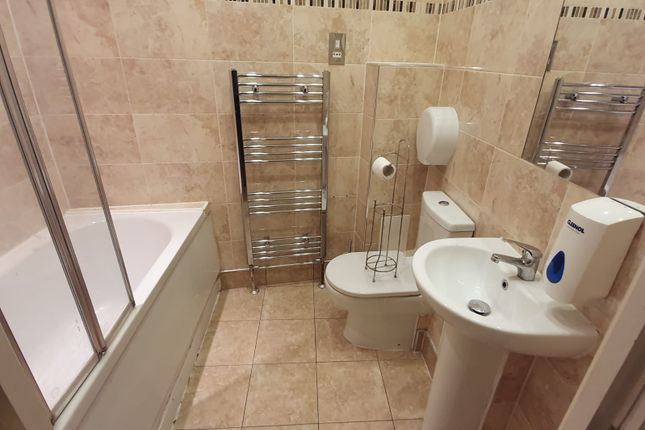 Flat 1, Rom View House 9, Como Street, ROMFORD photo 4