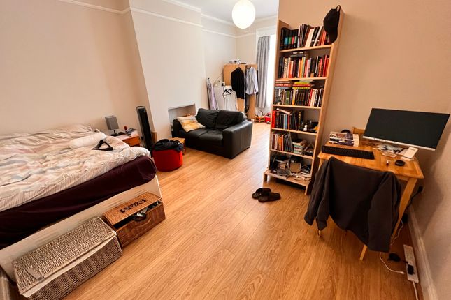 Thumbnail Studio to rent in Queens Avenue, London