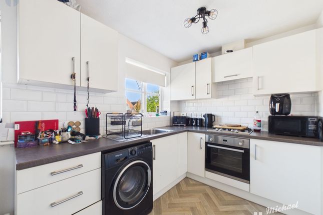 22 Fairford Leys Way, Aylesbury photo 4