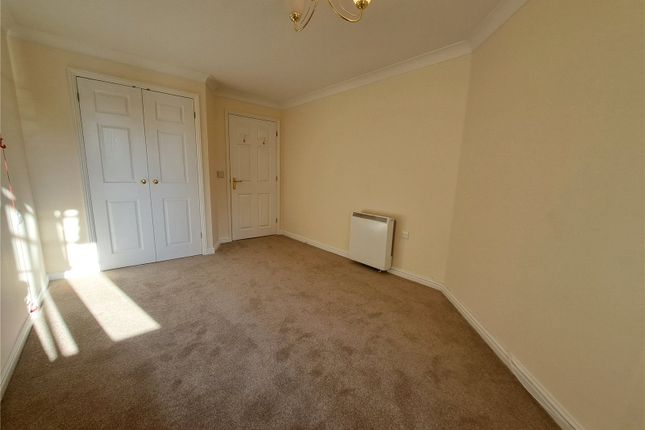 Flat 17, Barnes Wallis Court, 28, Oyster Lane, West Byfleet photo 4