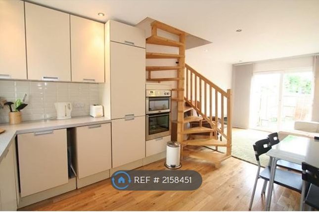 Terraced house to rent in Oxley Close, London
