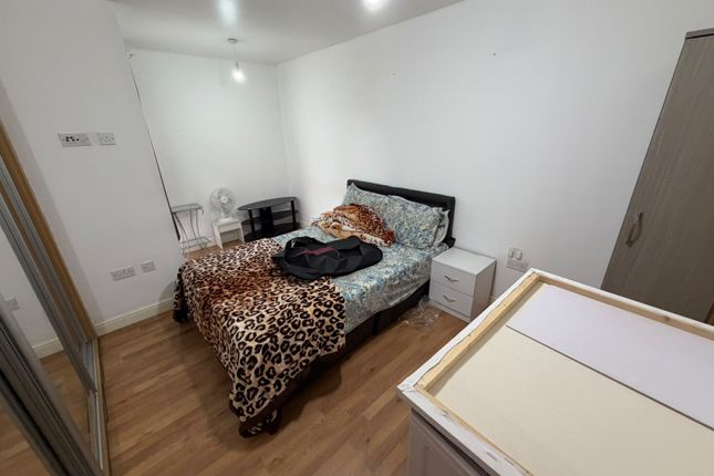2 Otter Way, Yiewsley, WEST DRAYTON photo 3