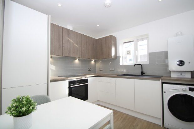 Thumbnail Flat to rent in Chartwell Close, Croydon