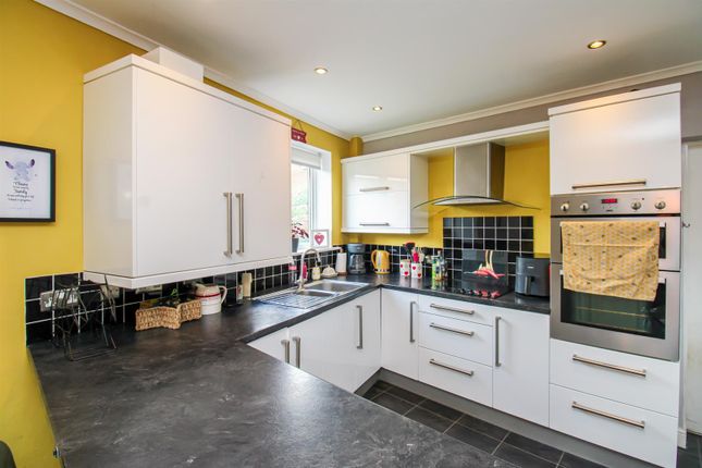 38, Cross Ryecroft Street, Ossett photo 4
