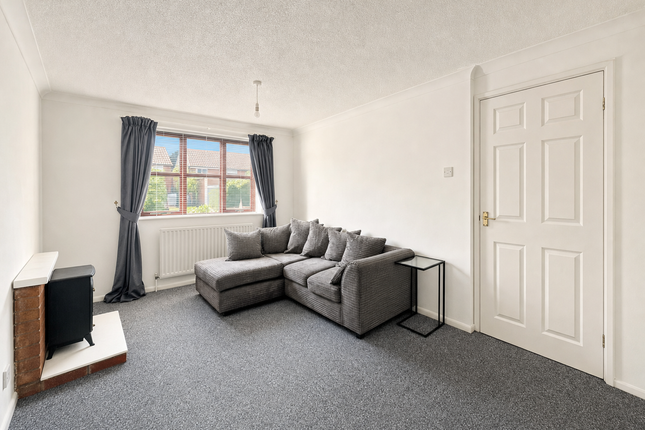 7 Rugby Court, Grantham photo 2