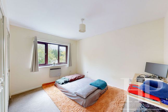 5 St. Georges Court, Crawley photo 3