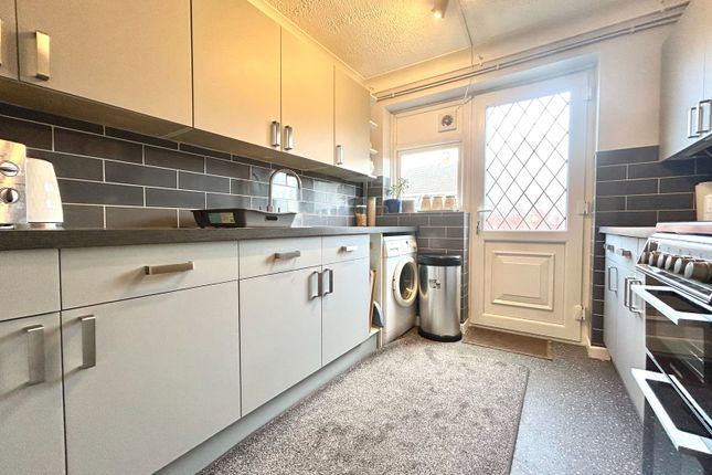 51, Newman Avenue, Wolverhampton photo 4