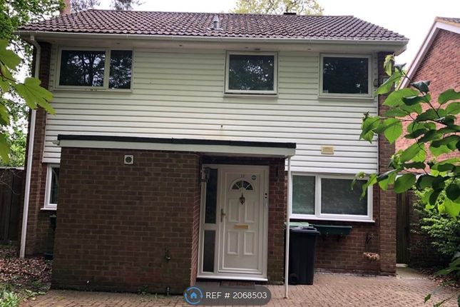Detached house to rent in Kirkstone Close, Camberley