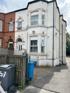 Flat to rent in Richmond Grove, Manchester