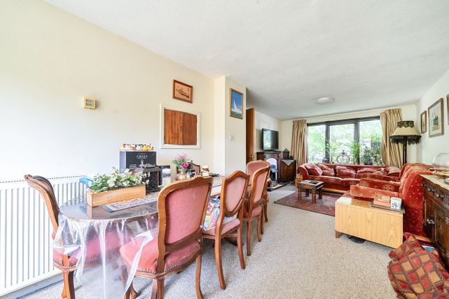 96, Dunvegan Drive, Southampton photo 4
