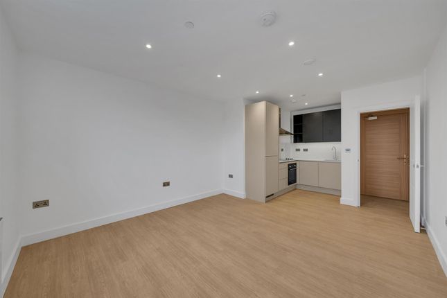 Flat 410, Yeoman House, 63 Croydon Road, Penge, London photo 3