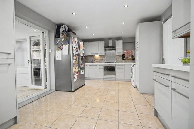 6, Byron Grove, Wakefield photo 3