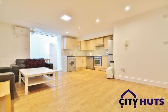 Thumbnail Flat to rent in Murray Street, London