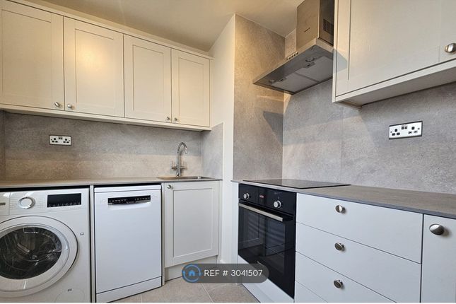 Flat, George Eliot House Vauxhall Bridge Road, London photo 3