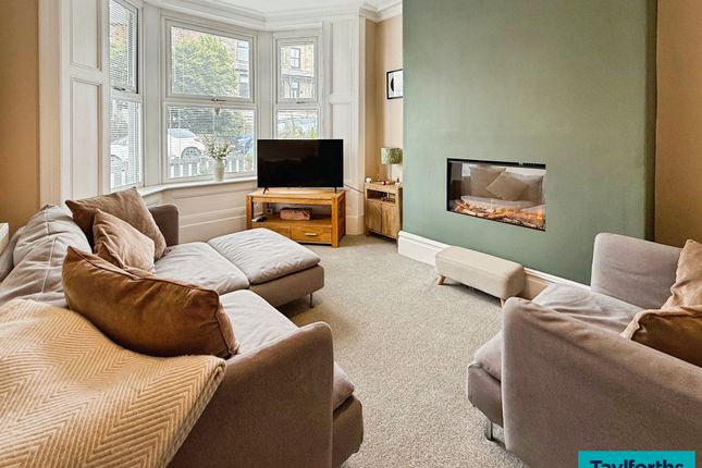 24 Park Avenue, Barnoldswick photo 2