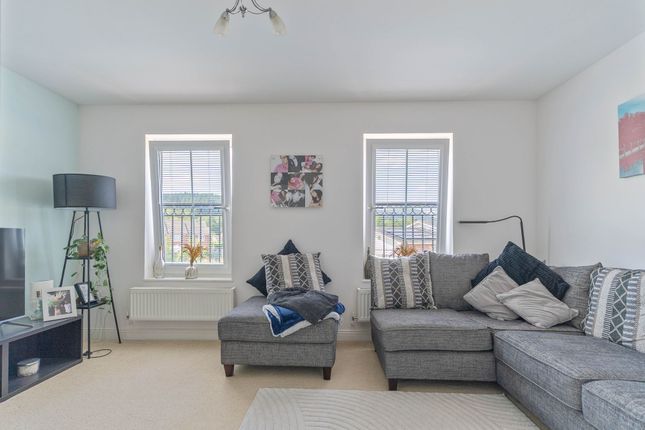 21 Lobelia Close, Newport photo 3