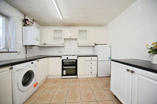 19, Warton Green, Luton photo 3