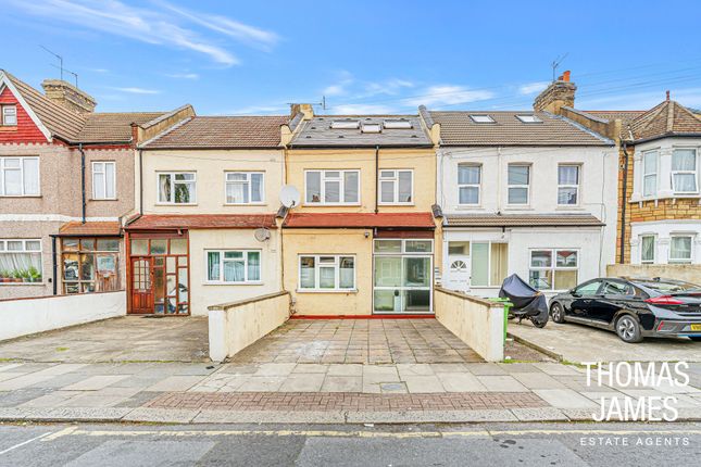 Flat for sale in Granville Road, Wood Green