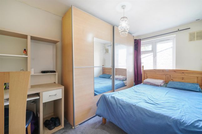 7, Beechcroft Close, Heston photo 4