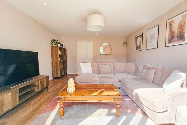 7 Olive Way, Bury St. Edmunds photo 3