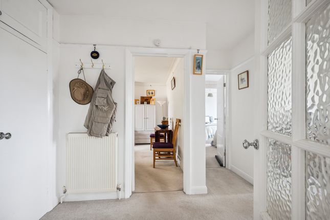 24, St. Leonards Court, London photo 4
