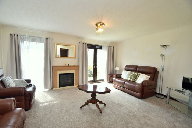 83, Harburn Drive, West Calder photo 3