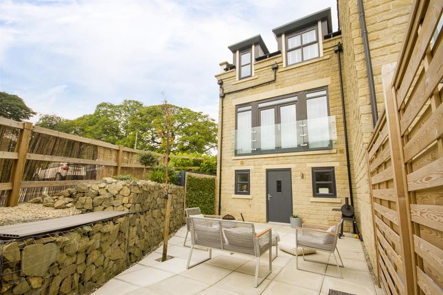 3-bed house on 1, Bleaklow Court, Bury, £1,600/mo