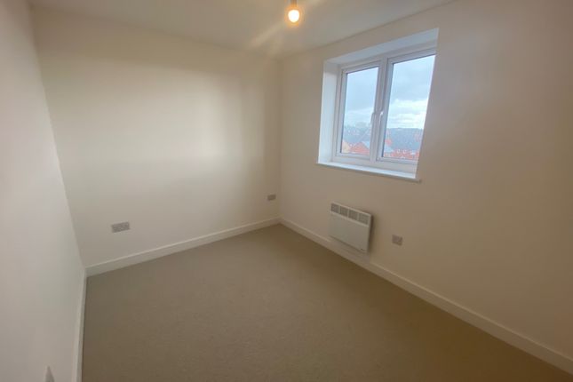 Apt 50, Coventry photo 5